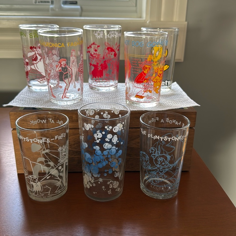 Vintage Glasses(8) Lot Flintstones,Scooby,Sylvester